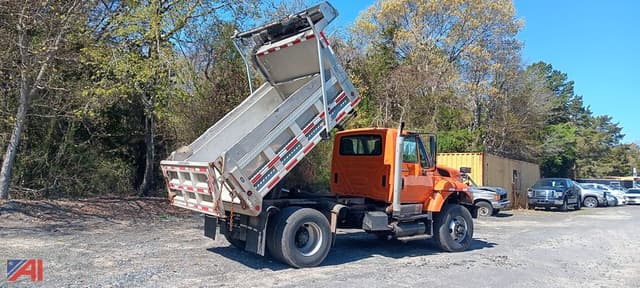 Image of International Workstar 7400 equipment image 4