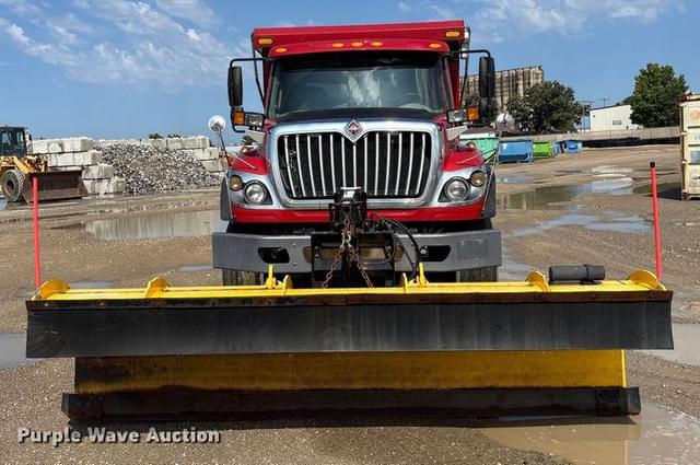 Image of International Workstar 7400 equipment image 1