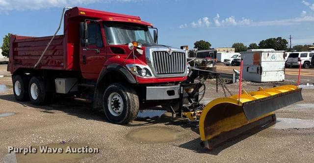 Image of International Workstar 7400 equipment image 2