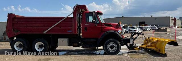 Image of International Workstar 7400 equipment image 3