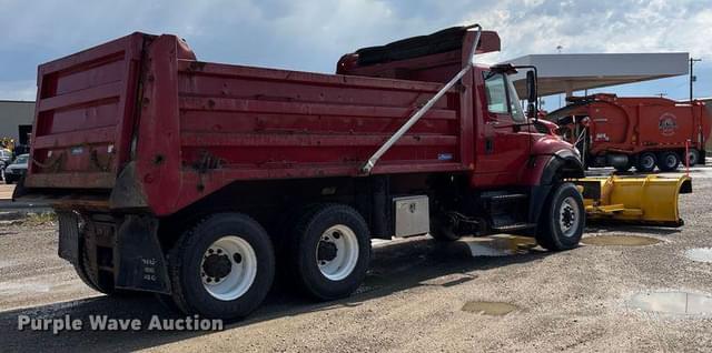 Image of International Workstar 7400 equipment image 4
