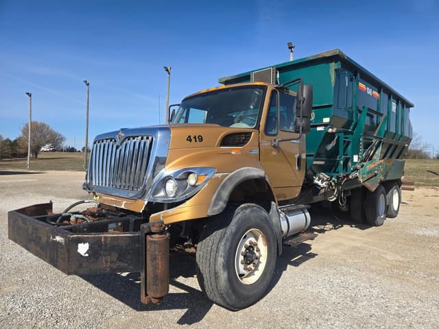 Image of International Workstar 7400 equipment image 1