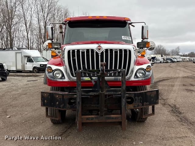 Image of International Workstar 7400 equipment image 1