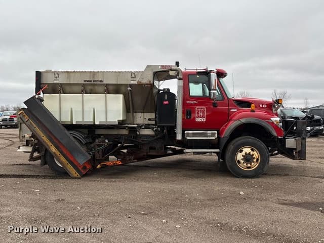 Image of International Workstar 7400 equipment image 3