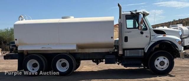 Image of International Workstar 7400 equipment image 3