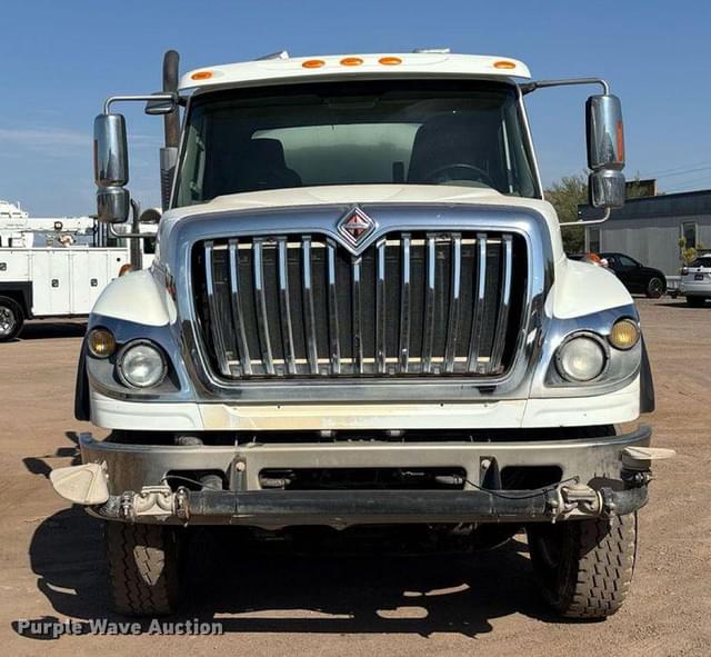 Image of International Workstar 7400 equipment image 1