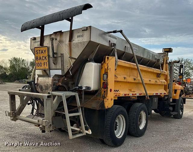 Image of International Workstar 7500 equipment image 4