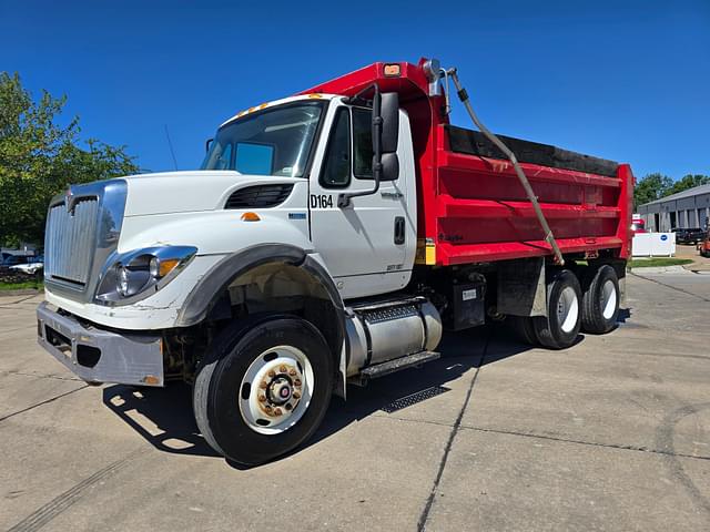 Image of International Workstar 7500 equipment image 3