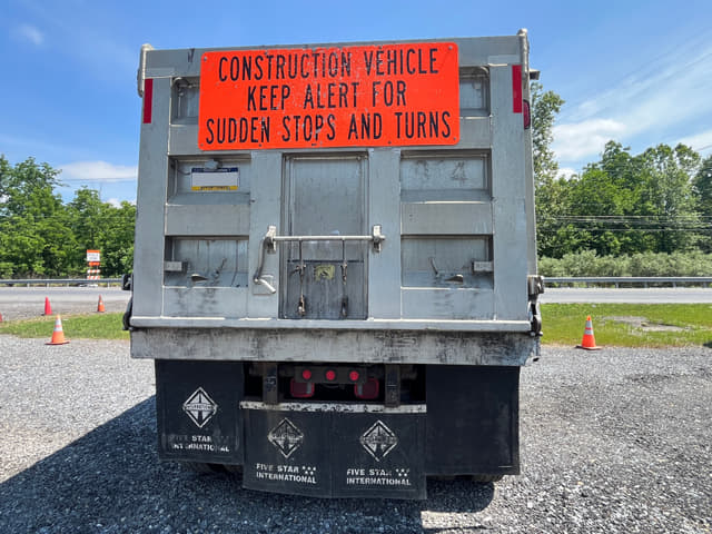 Image of International WorkStar 7600 equipment image 1