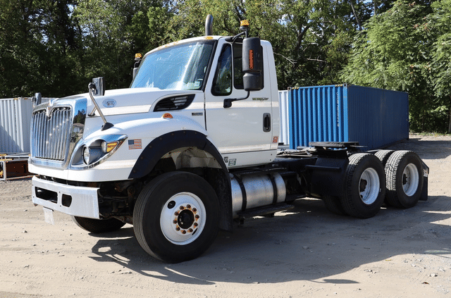 Image of International WorkStar 7600 equipment image 1