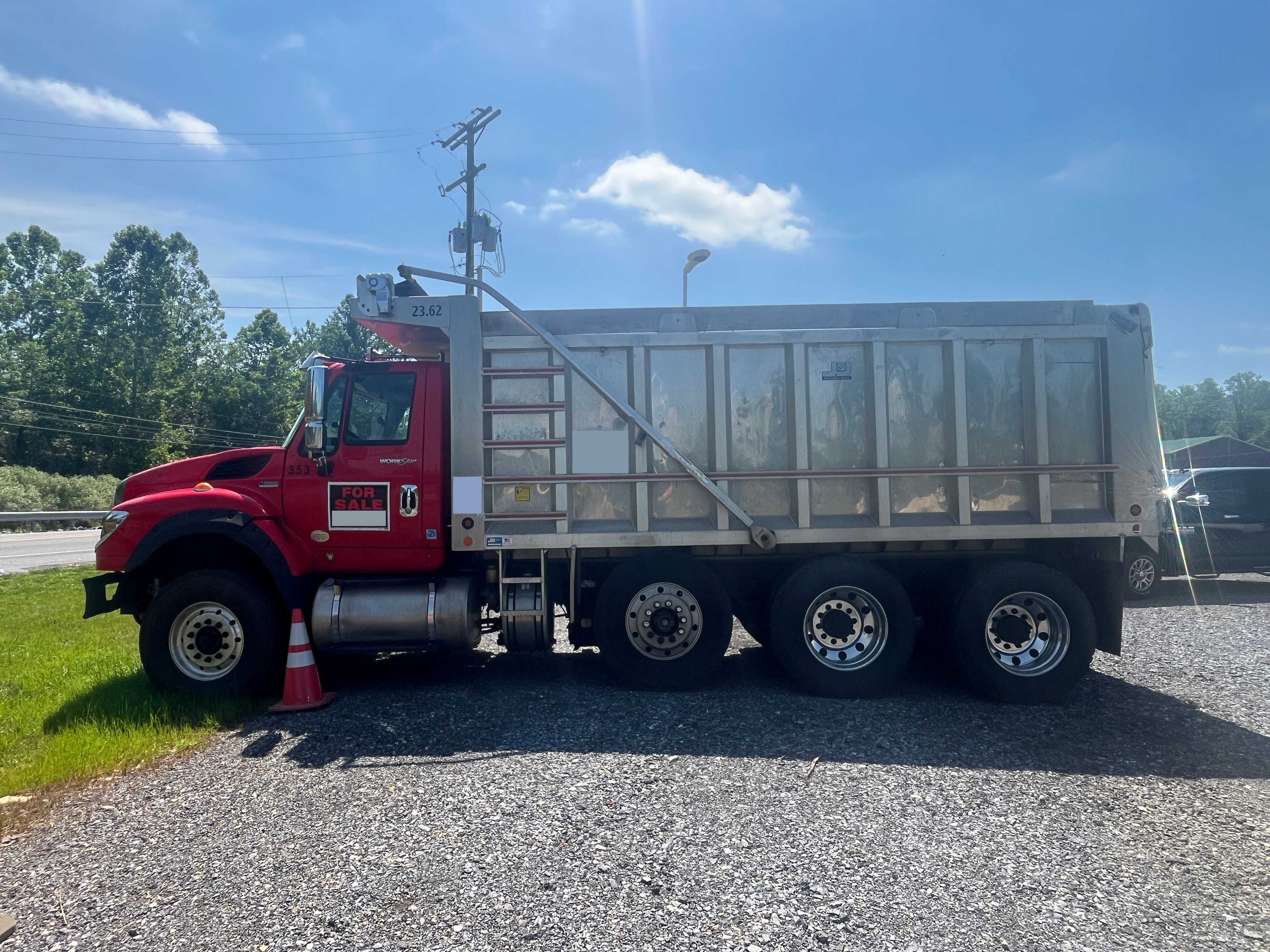 2013 International WorkStar 7600 Equipment Image0