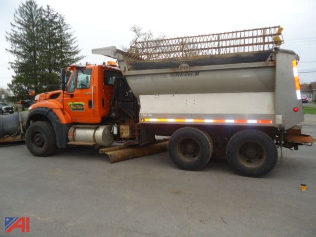 Image of International WorkStar 7600 equipment image 2