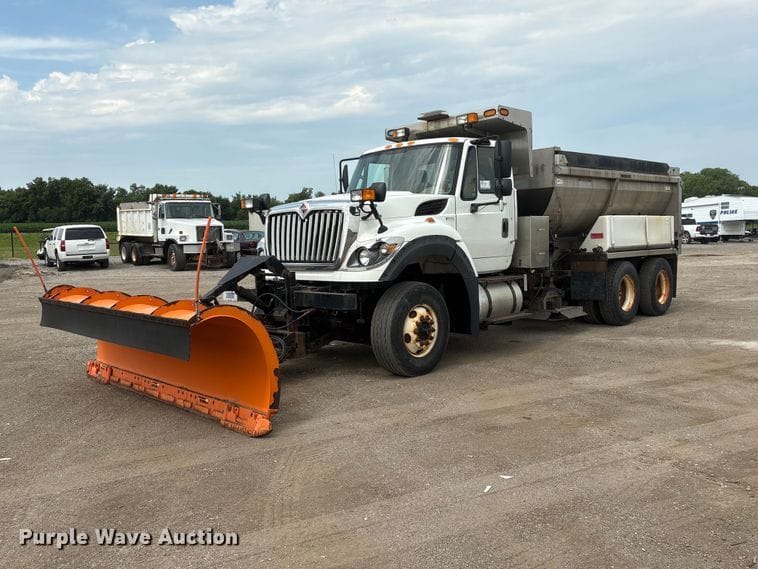 2013 International WorkStar 7600 Equipment Image0