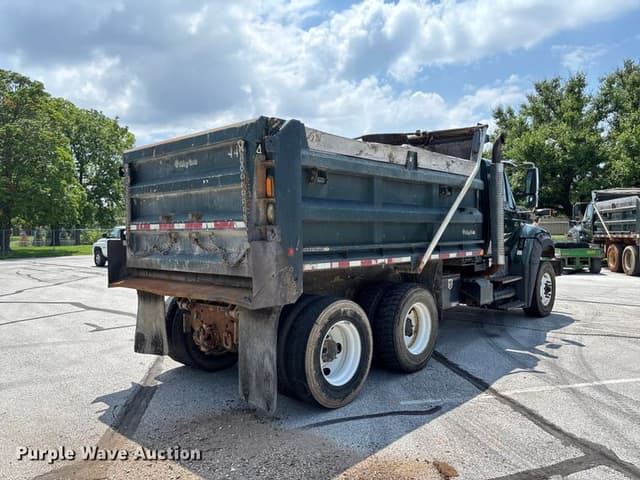 Image of International WorkStar 7600 equipment image 4