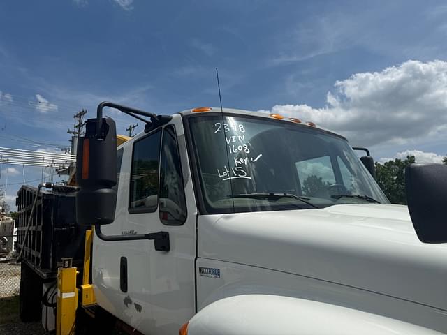 Image of International 4400 equipment image 1