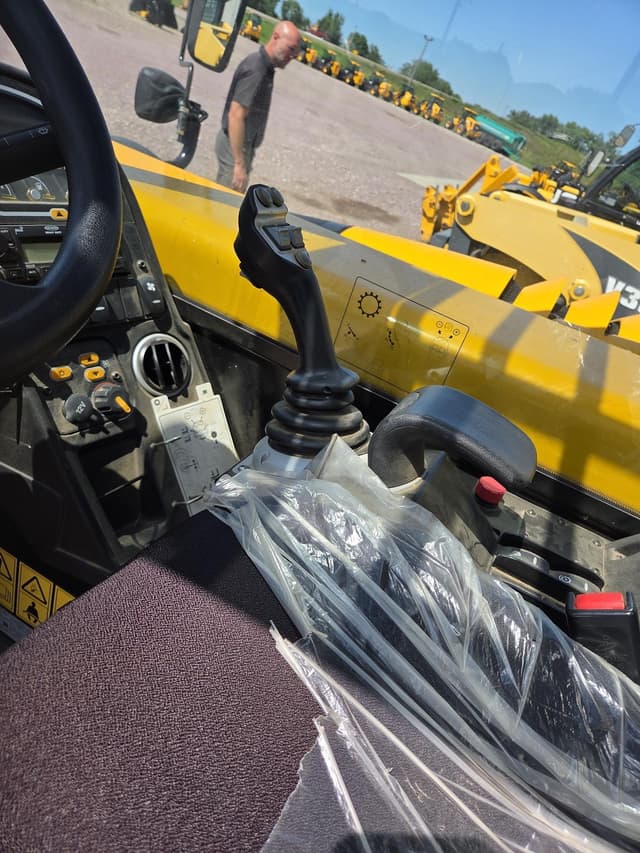 Image of JCB 536-60 Agri Plus equipment image 4