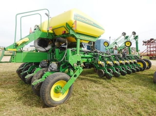 Image of John Deere 1770 equipment image 2