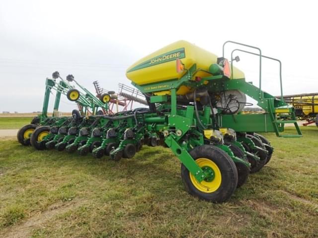 Image of John Deere 1770 equipment image 3
