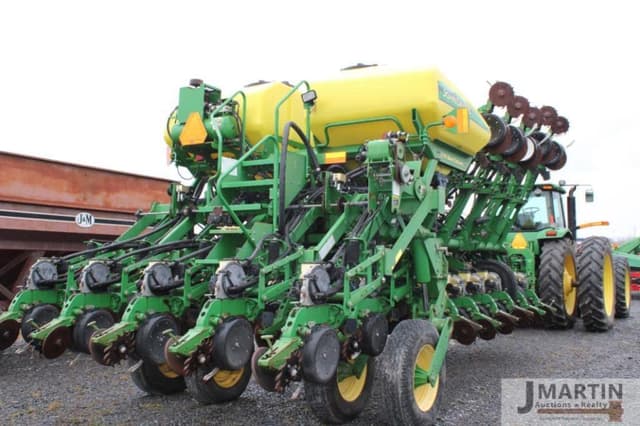 Image of John Deere 1790 equipment image 2