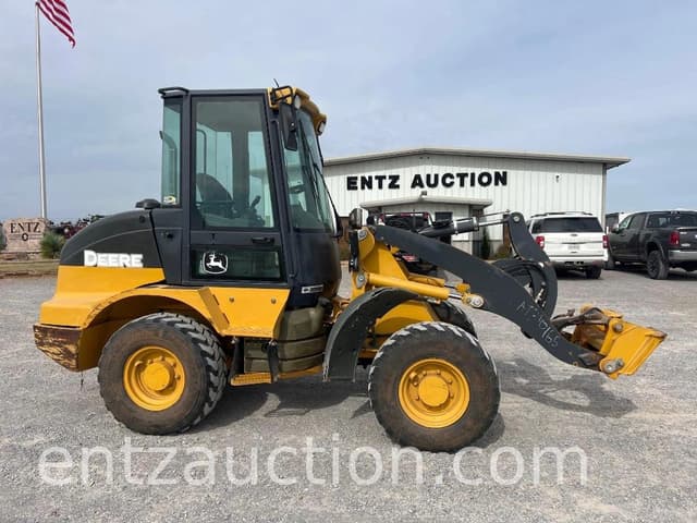 Image of John Deere 244J equipment image 3