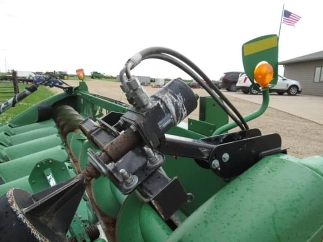 Image of John Deere 608C equipment image 3