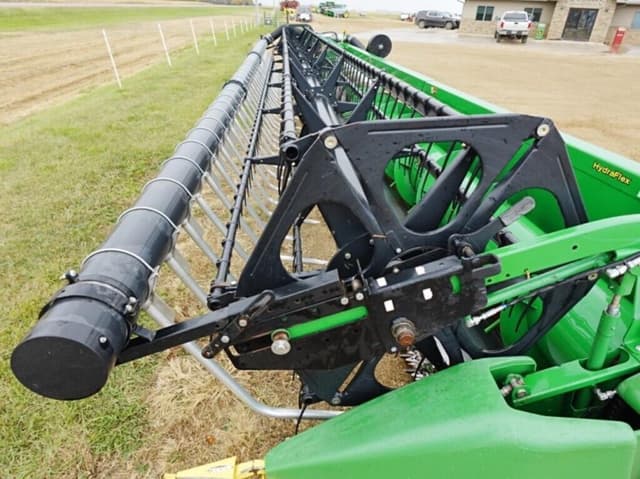 Image of John Deere 635F equipment image 4