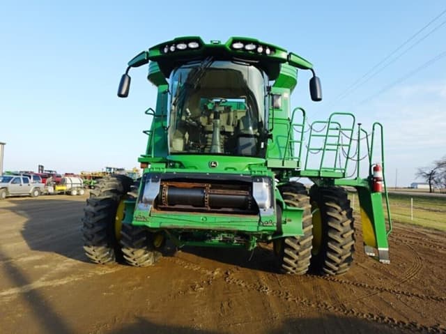 Image of John Deere S670 equipment image 1