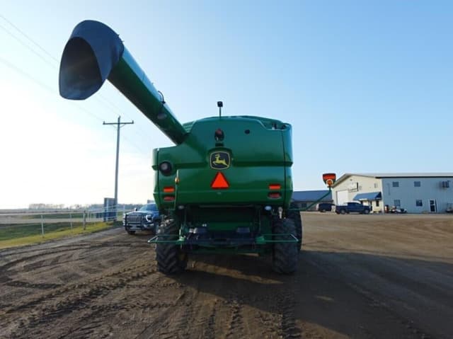 Image of John Deere S670 equipment image 3
