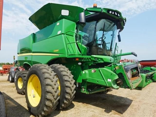 Image of John Deere S680 equipment image 1