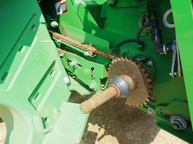 Image of John Deere S680 equipment image 4