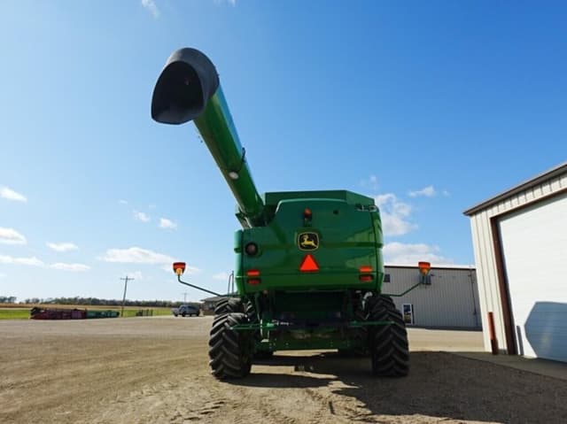 Image of John Deere S690 equipment image 4