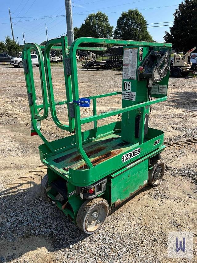 Image of JLG 1230ES equipment image 4