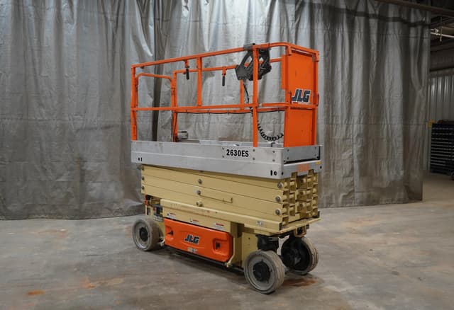 Image of JLG 2630ES equipment image 2