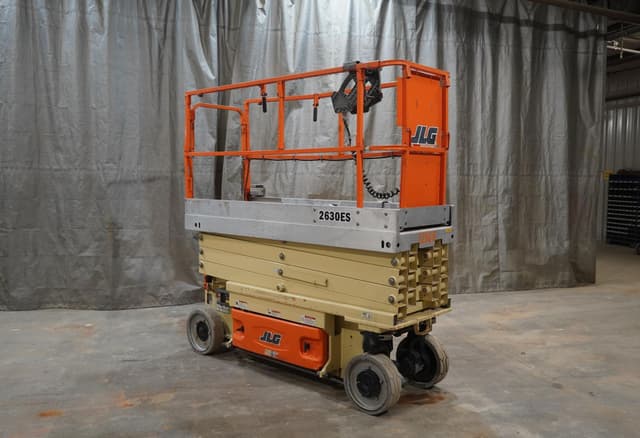 Image of JLG 2630ES equipment image 2