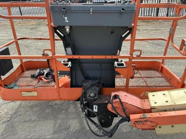 Image of JLG 400S equipment image 4