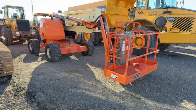 Image of JLG E450AJ equipment image 2