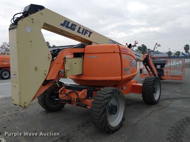 Image of JLG 600AJ equipment image 4