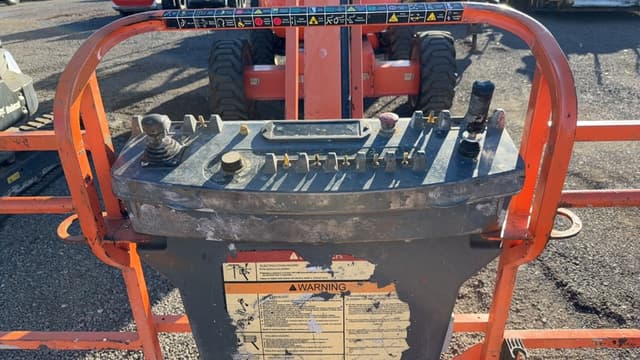 Image of JLG 600AJ equipment image 4