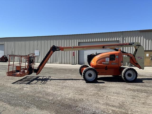 Image of JLG 600AJ equipment image 4