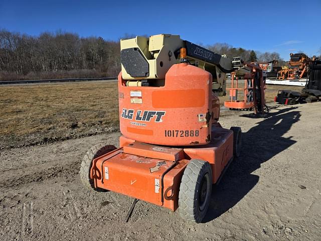 Image of JLG E400AJPN equipment image 4