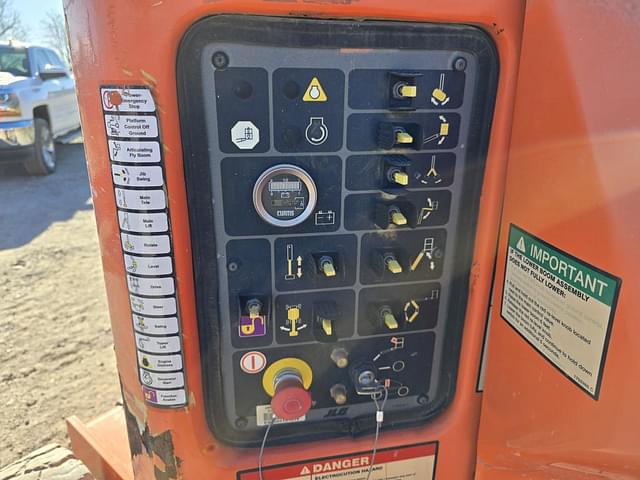 Image of JLG E400AJPN equipment image 2