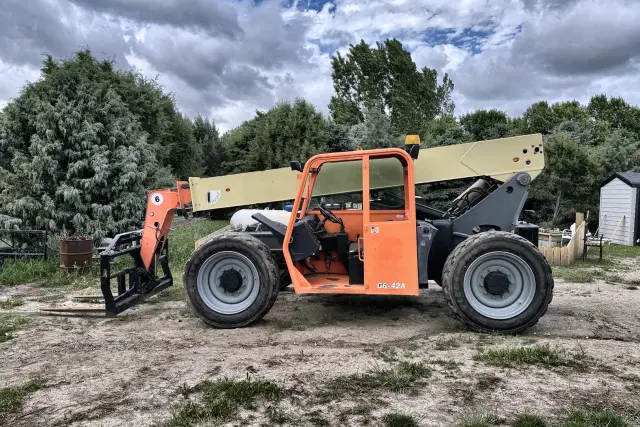 Image of JLG G6-42A equipment image 4