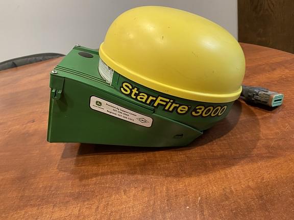 Image of John Deere StarFire 3000 equipment image 3