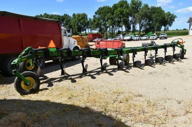 Image of John Deere 3710 equipment image 3