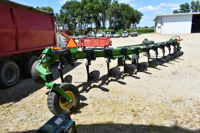 Image of John Deere 3710 equipment image 4