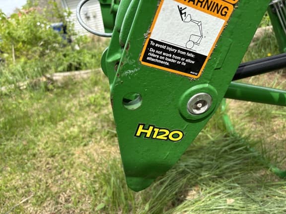 Image of John Deere 1023E equipment image 4