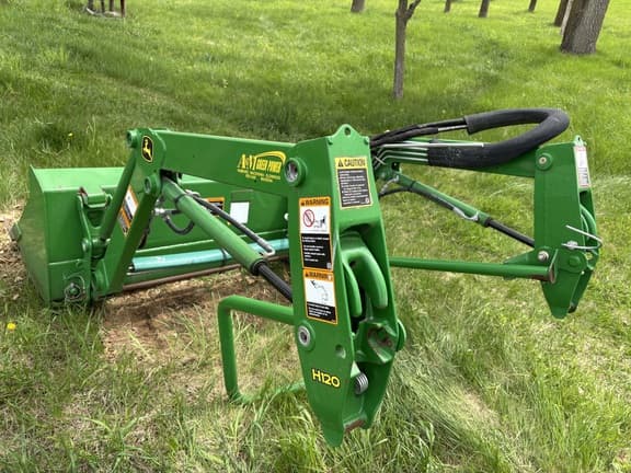 Image of John Deere 1023E equipment image 2