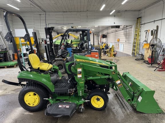 Image of John Deere 1023E equipment image 2