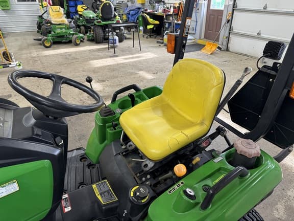 Image of John Deere 1023E equipment image 4