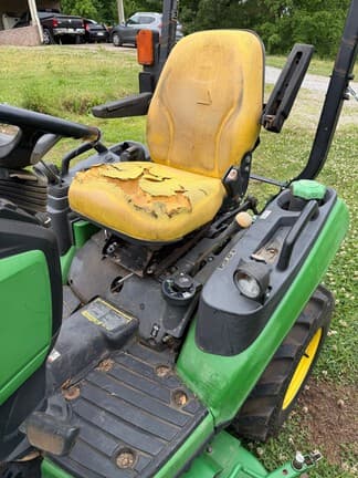 Image of John Deere 1025R equipment image 3